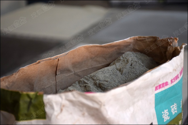 瓷砖胶粘贴瓷砖 操作简单效果好